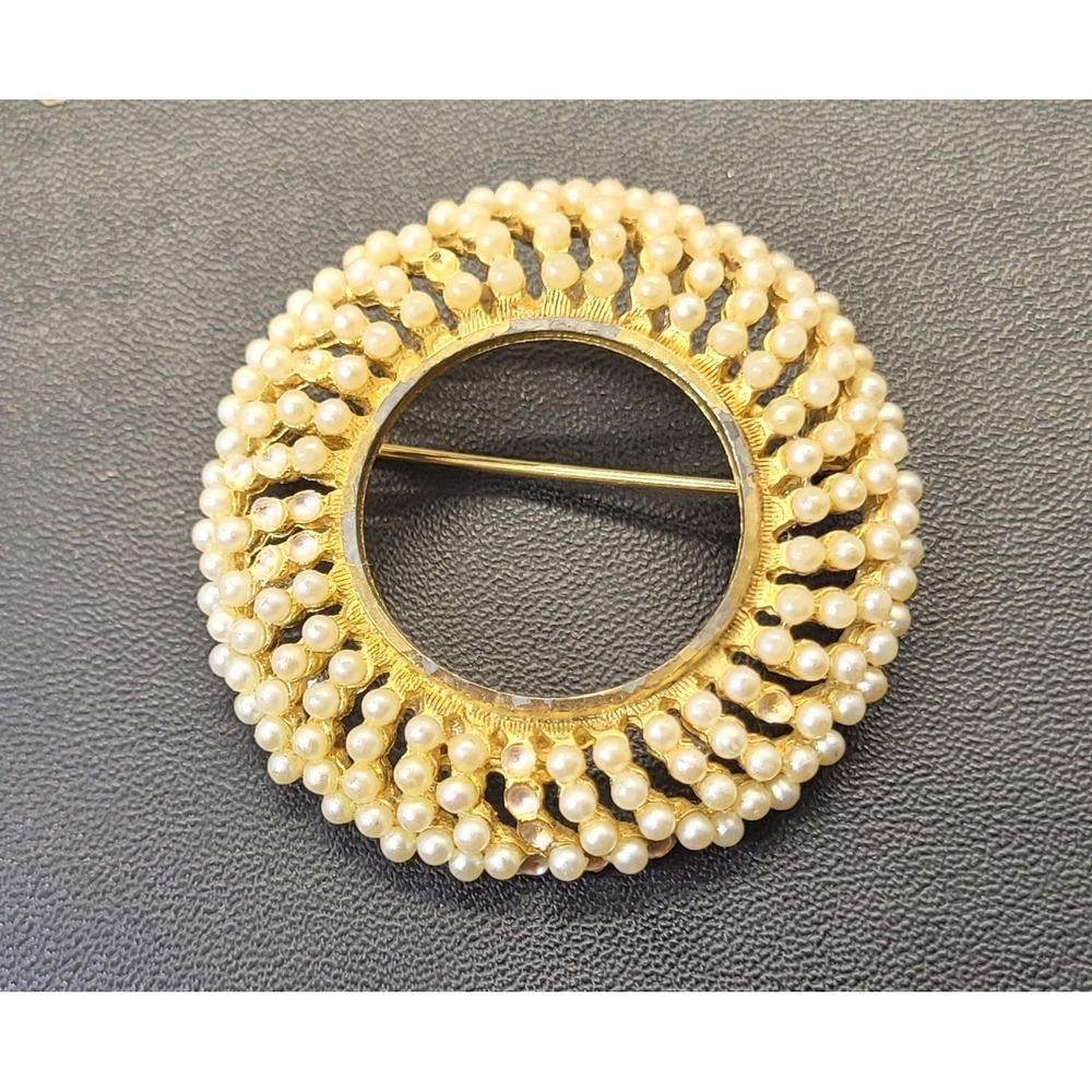 BSK Faux Pearl Wreath Brooch Vintage Gold Tone Circle Pin Signed